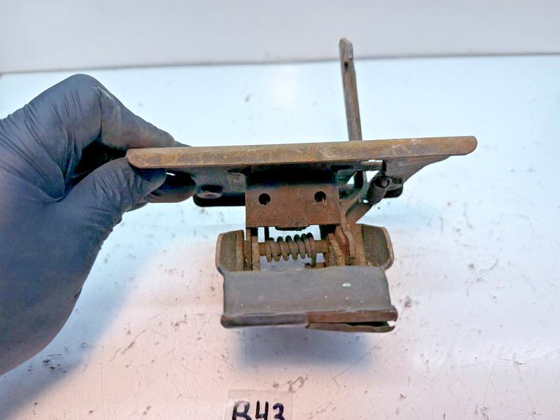 1975-80 Chevy Squarbody C10-30 K10-30 K5 Blazer Suburban Jimmy Hood Latch B43-14