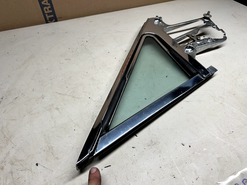 1964-1966 THUNDERBIRD WING VENT WINDOW GLASS PASSENGER RIGHT SIDE 64 65 66 U3B-7