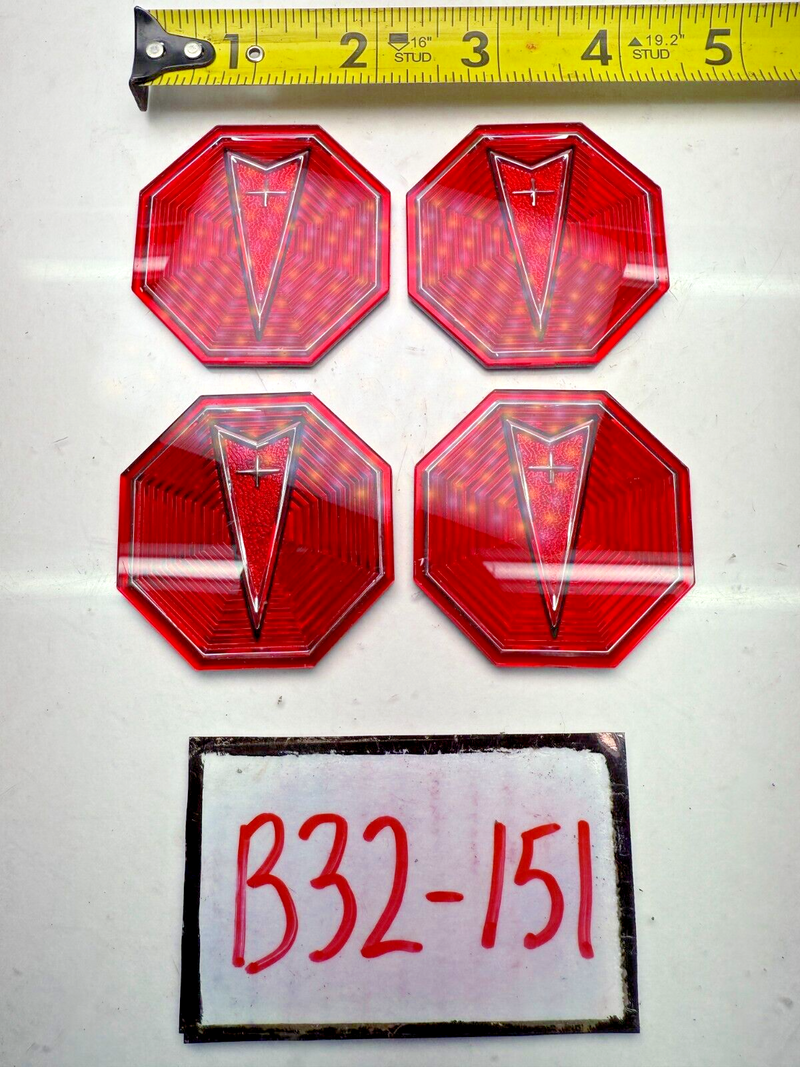 (1) NOS OEM Pontiac 1970s -80s Wheel Center Cap Rim Emblem Logo 10010282 B32-151