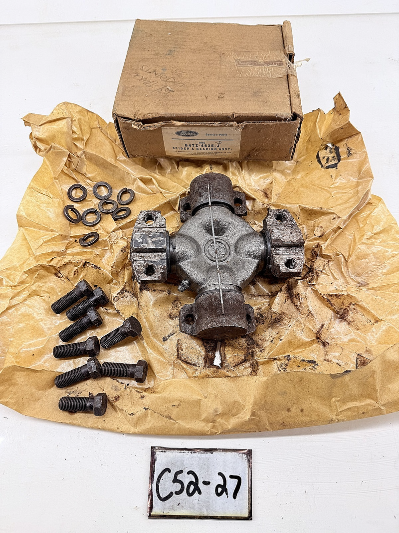 NOS OEM 1970-1976  Ford Truck LN 600 6000 U-Joint Fuller 610 Transmission B52-27
