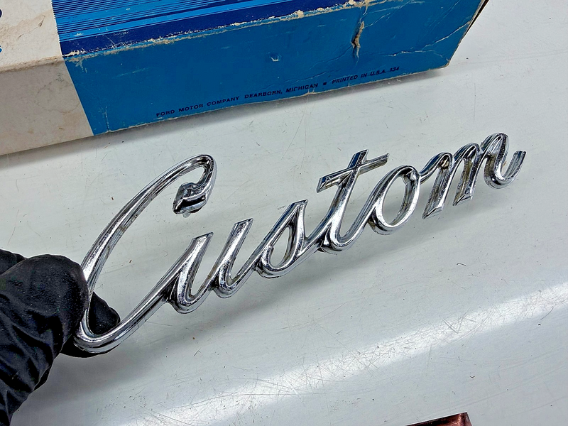 NOS 1969 1970 FORD F100 F250 F350 GALAXIE CUSTOM EMBLEM C9AB-62291B62-C C56-13