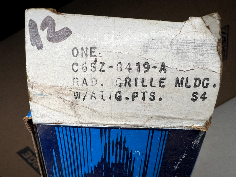 NOS 66 Thunderbird Hardtop/Convert RADIATOR GRILLE UPPER TRIM MOLDING U1C-B7-12