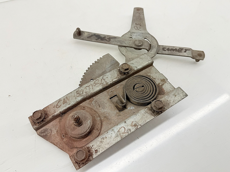 OEM 1965 Ford Falcon Comet RH PASSENGER Window Regulator C72-38