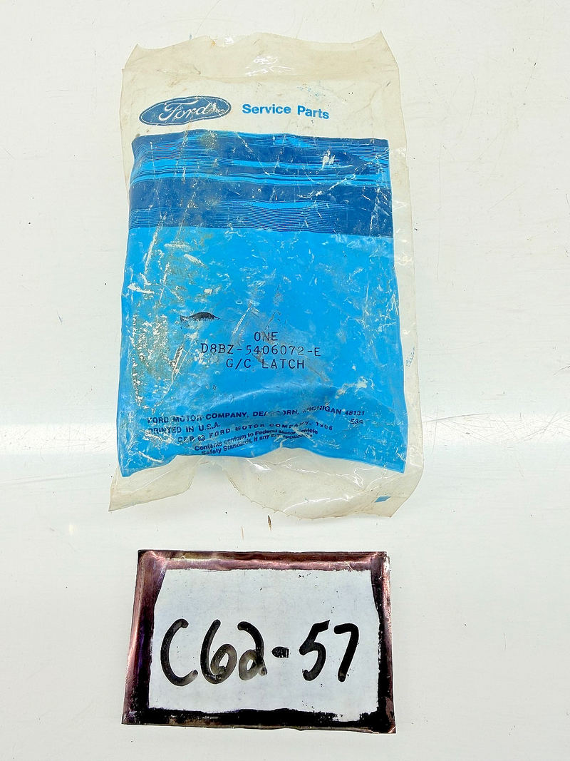 NOS 1979 - 1983 FORD MUSTANG GLOVE COMPARTMENT DOOR LATCH D8BZ-5406072-E C62-57