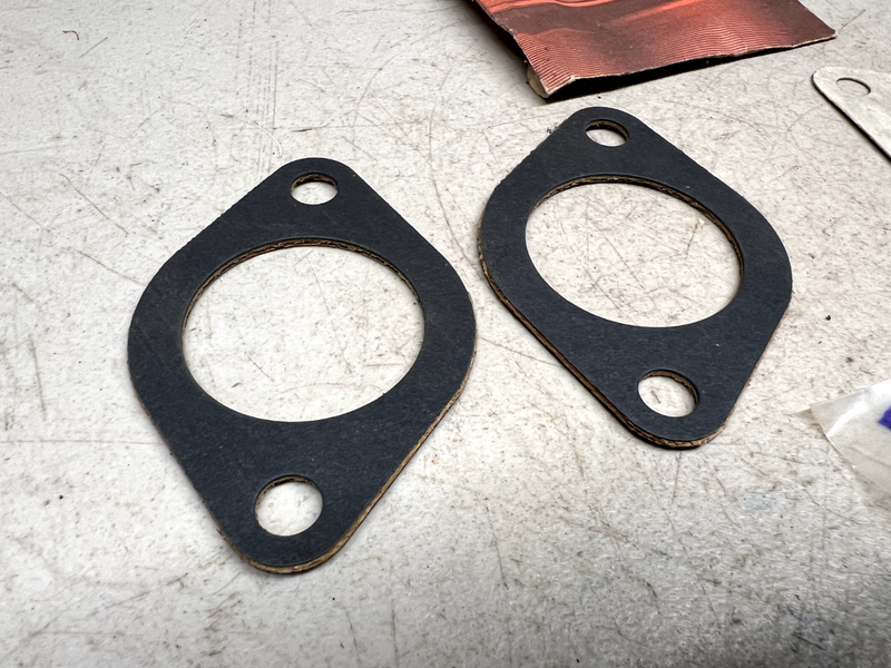 (2) NOS 73-74 FORD/MERCURYENGINE CARBURETOR MOUNTING GASKETS D3DZ-9447-A B31-133