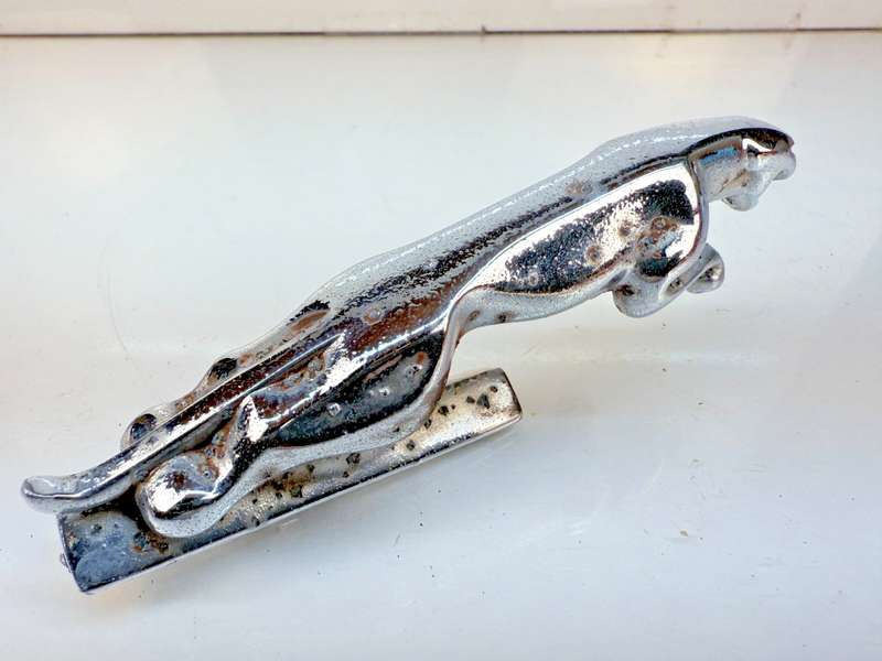 OEM 1980 JAGUAR XJ6 CAT LEAPING HOOD EMBLEM LOGO BADGE SYMBOL 7242653 B32-230
