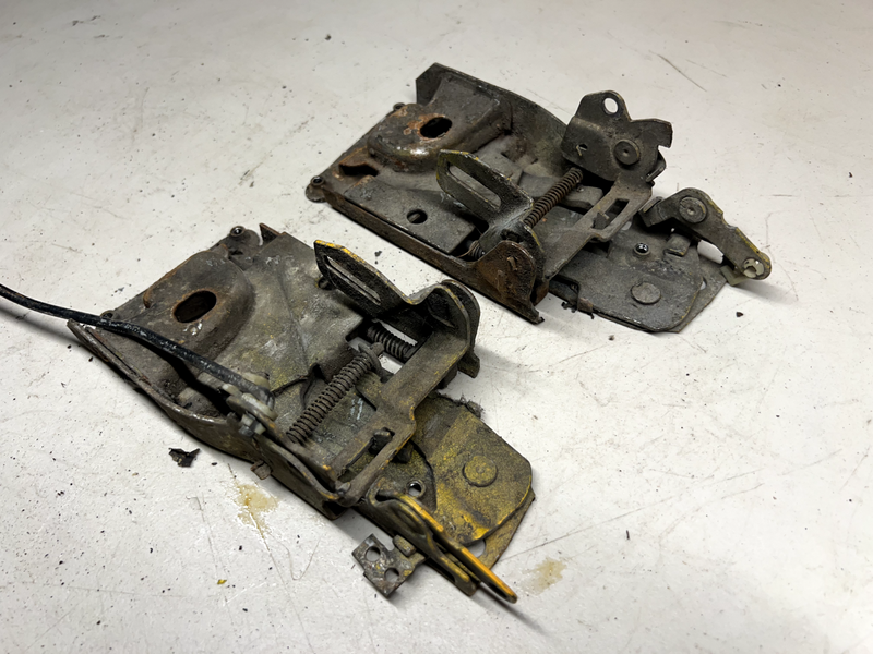 OEM 73-87 CHEVY GMC TRUCK SUBURBAN DOOR LATCH SYSTEM PAIR K5 C10 K10 U1A-B15-1