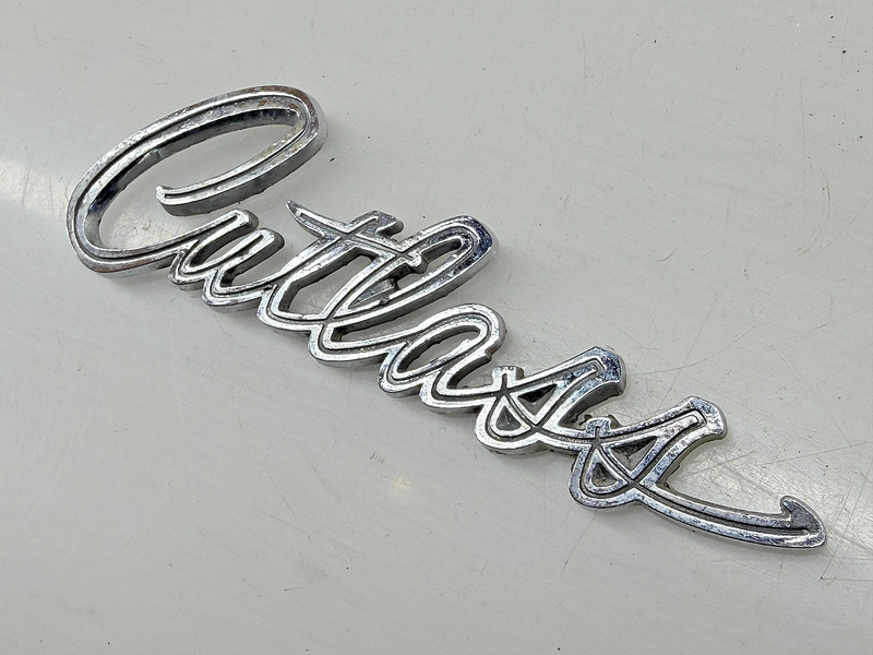 OEM 1968 Oldsmobile Cutlass Trunk Script Emblem Name Plate 7791576 E9-72