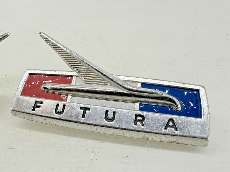 OEM 1964 1965 FORD FUTURA EMBLEM PAIR C5DB-16098-B E9-1