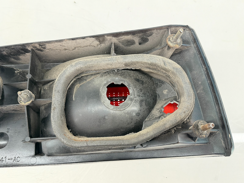 OEM 1987 - 1993 Mustang Foxbody Gt LH Red Tail Light Assembly E3ZB-13441-AC B81