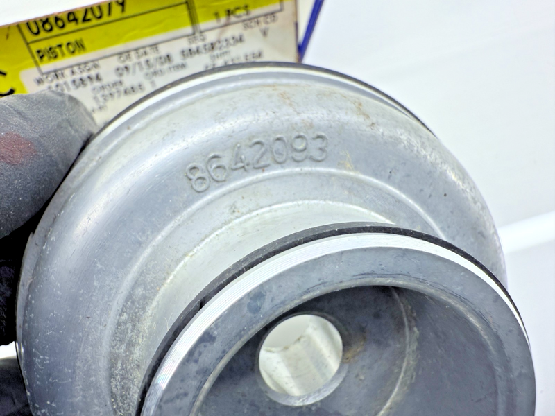 NOS OEM ACDelco 8642079 8642093 Piston Cover C30-15