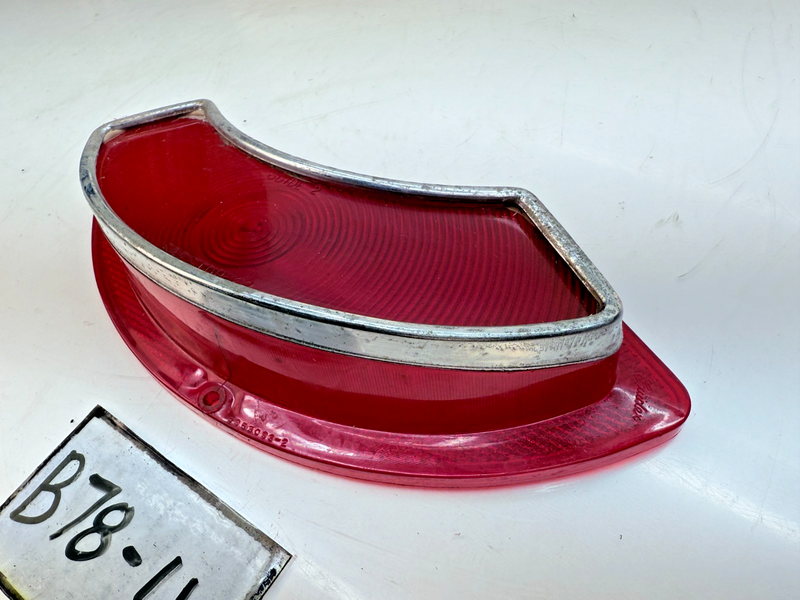 OEM 1962 Pontiac Catalina Tail Light Lens GUIDE 2 SAE STDB 62 5953093 B78-4