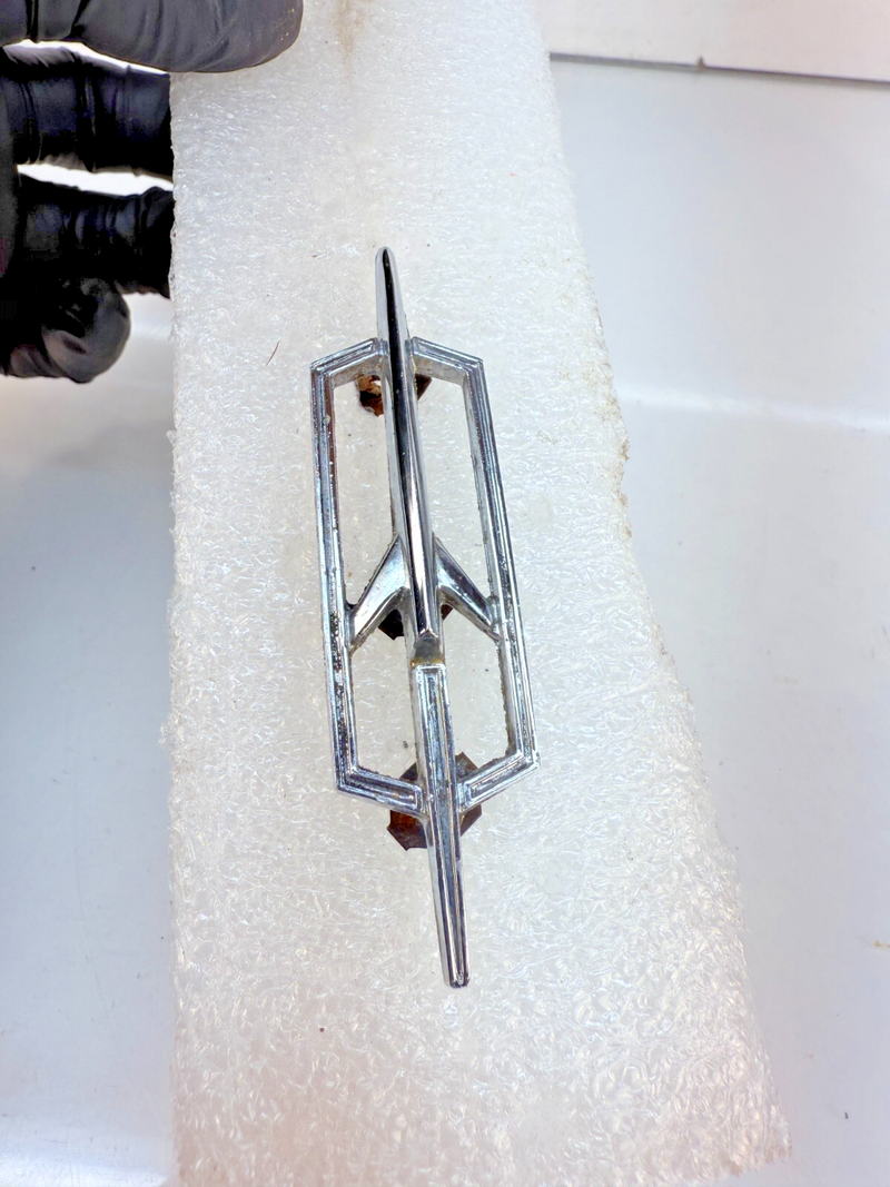 RARE OEM Oldsmobile Olds Rocket Grille Emblem Chrome Badge 408585 B32-232