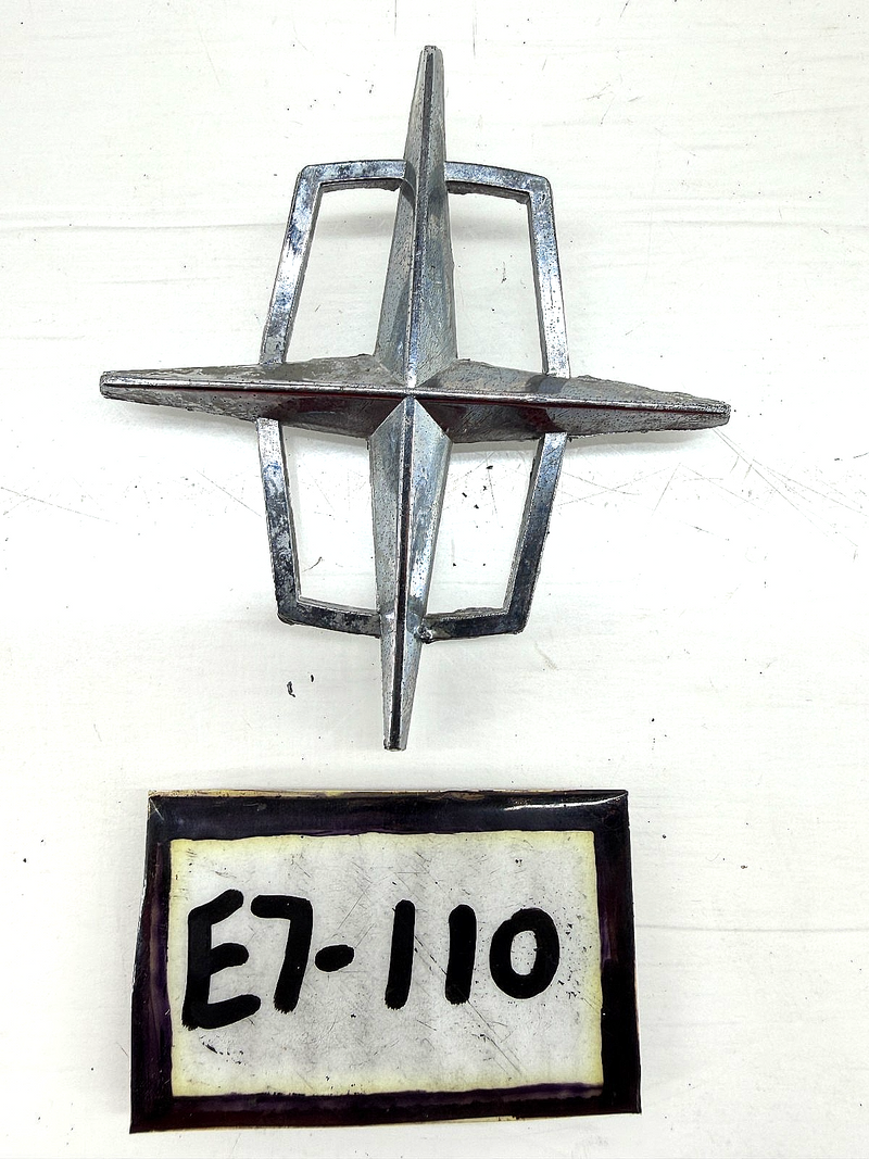 OEM 1961 - 1969 Lincoln Continental C-Pillar Sail Panel Star Badge Emblem E7-110