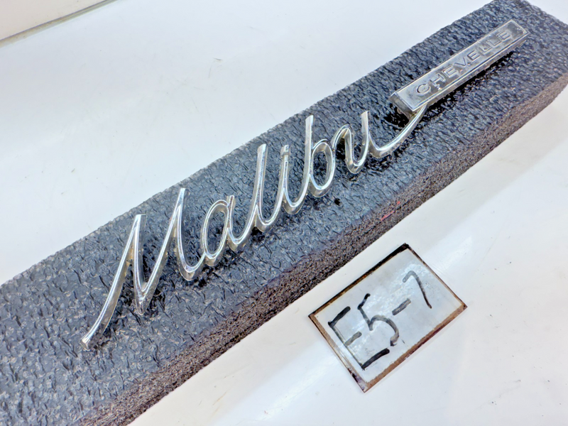 OEM 1964 1965 Chevrolet MALIBU Chevelle Chrome Quarter Panel Emblem 4477686 E5-7
