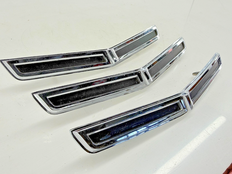 (3) NOS 1966 MERCURY COMET RH CHROME FENDER LOUVERS EMBLEMS C6GB-16188-C C60-42