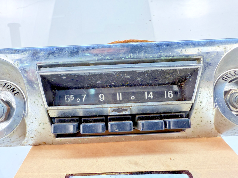 OEM 1959 - 1960 CHEVROLET IMPALA BELAIR BISCAYNE AM RADIO 59 60 B68-1