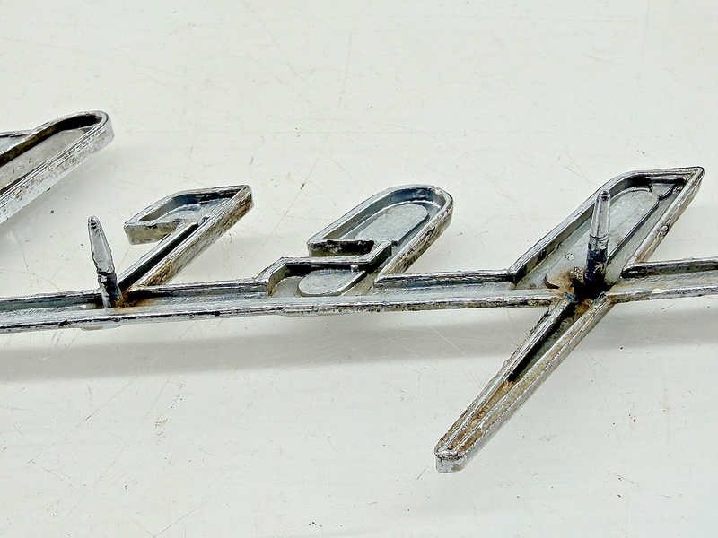 OEM 1959 OLDSMOBILE SUPER 88 EMBLEM SCRIPT BADGE 575229 E9-82
