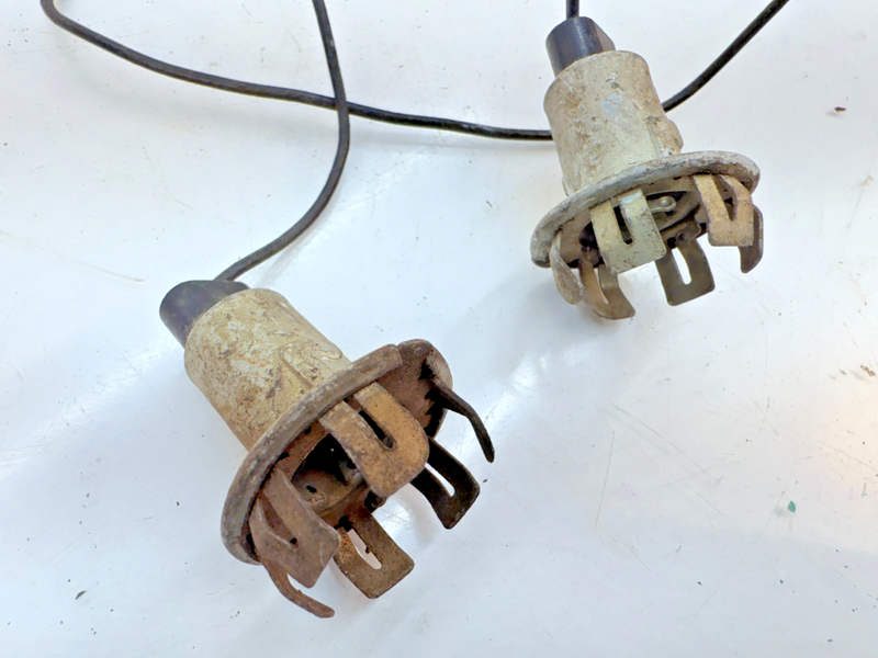 OEM 1960 CHEVY IMPALA PAIR LIGHT SOCKETS BRAKE LIGHT / TAIL LIGHT 5950187 E6-51