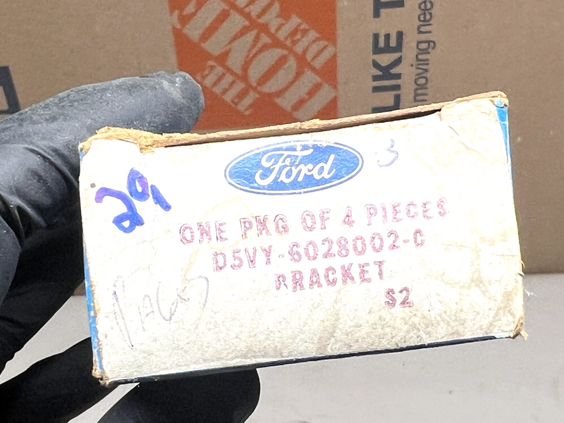 NOS 1975-77 Lincoln Continental QUARTER WHEEL OPENING COVER SKIRT BRACKET B27-29