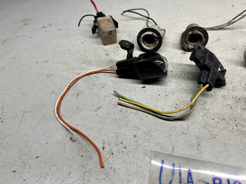 1973-1987 CHEVROLET C10 K10 K5 **LOT Random** SWITCH PIGTAIL WIRE END CAMARO B19