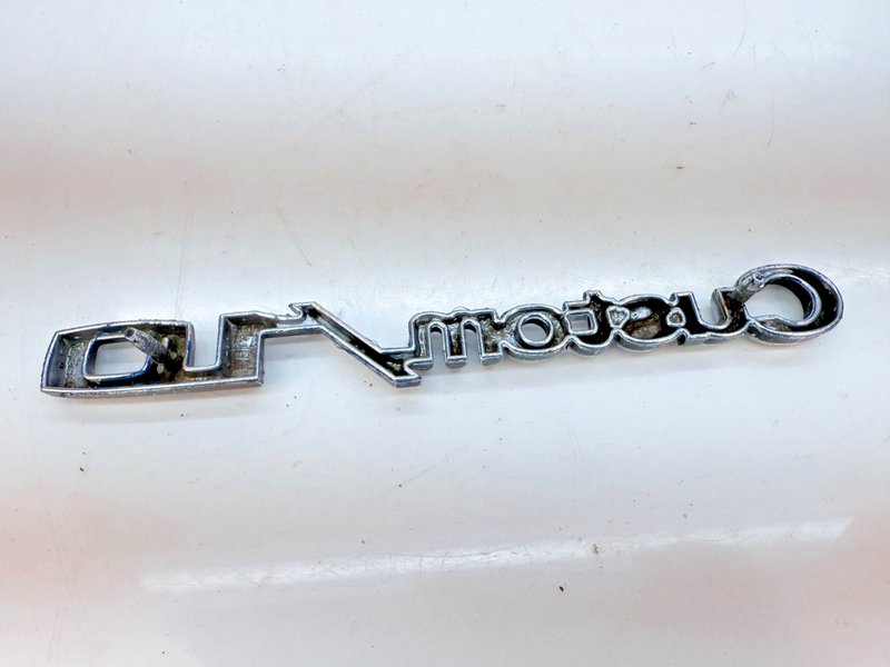 OEM 1969 - 1972 GM Chevrolet Chevy Truck Custom 10 Fender Emblem 3944759 E5-77