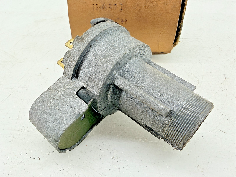 NOS 1960 Oldsmobile Dynamic 88 Super 88 98 Fiesta Ignition Switch 1116572 C71-12