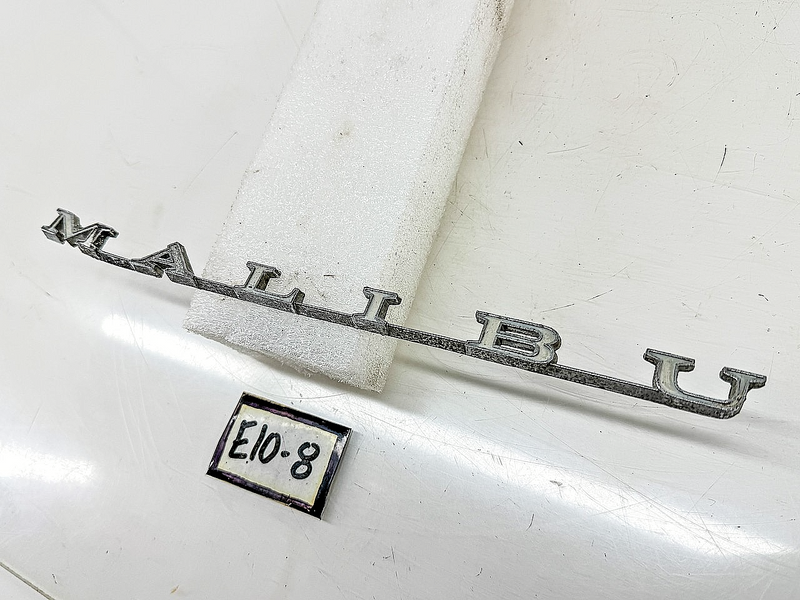 Vintage OEM 1970 CHEVELLE MALIBU BLOCK LETTER BAR EMBLEM 3974320 E10-8