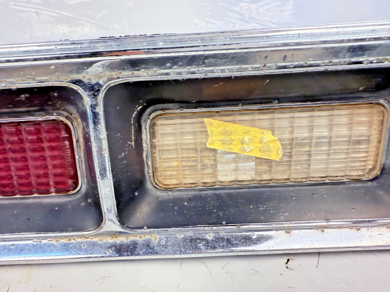 OEM 1968 CHEVY CAMARO LEFT DRIVER SIDE TAIL LIGHT 5959943 LH B20-3