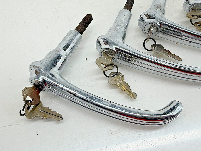 (1) Vintage 1930s 1940s CHEVY GM GMC Deck Lid Trunk Handle w/ Lock & Key C34-40