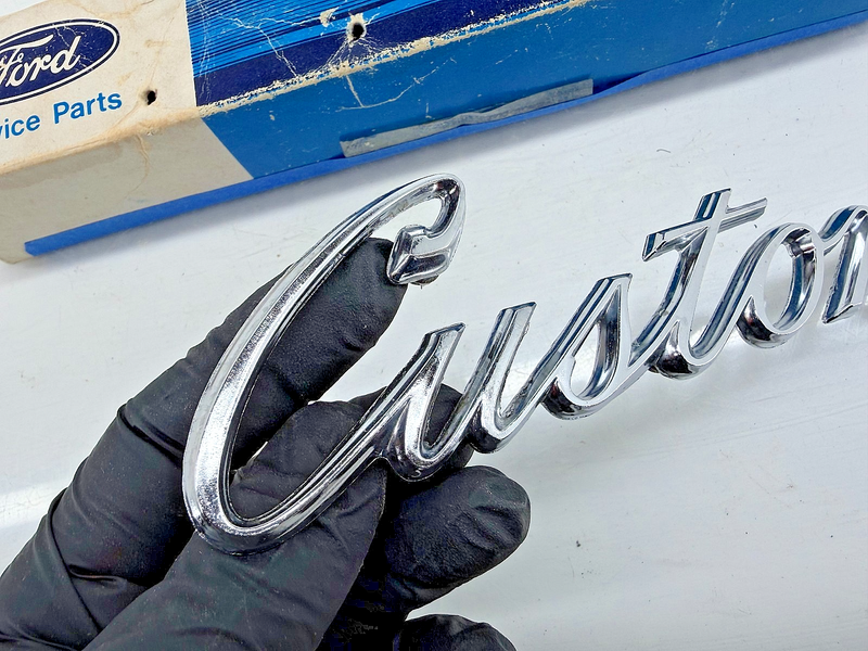 NOS 1969 1970 FORD F100 F250 F350 GALAXIE CUSTOM EMBLEM C9AB-62291B62-C C56-17