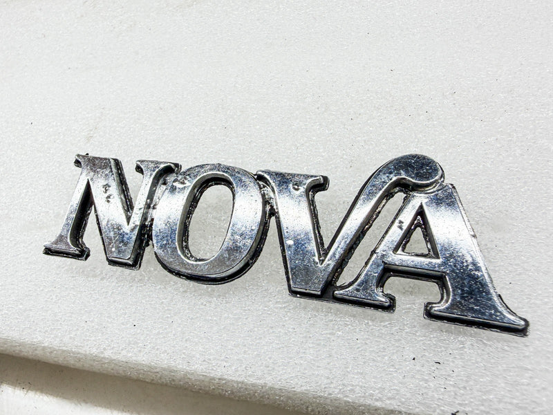 OEM 1975 - 1979 CHEVY NOVA FENDER EMBLEM GM 352588 E10-67