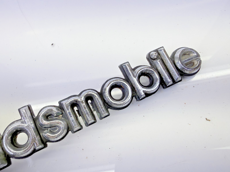 OEM 1978 - 1988 OLDSMOBILE CUTLASS LOGO BADGE SIGN SYMBOL EMBLEM E8-102