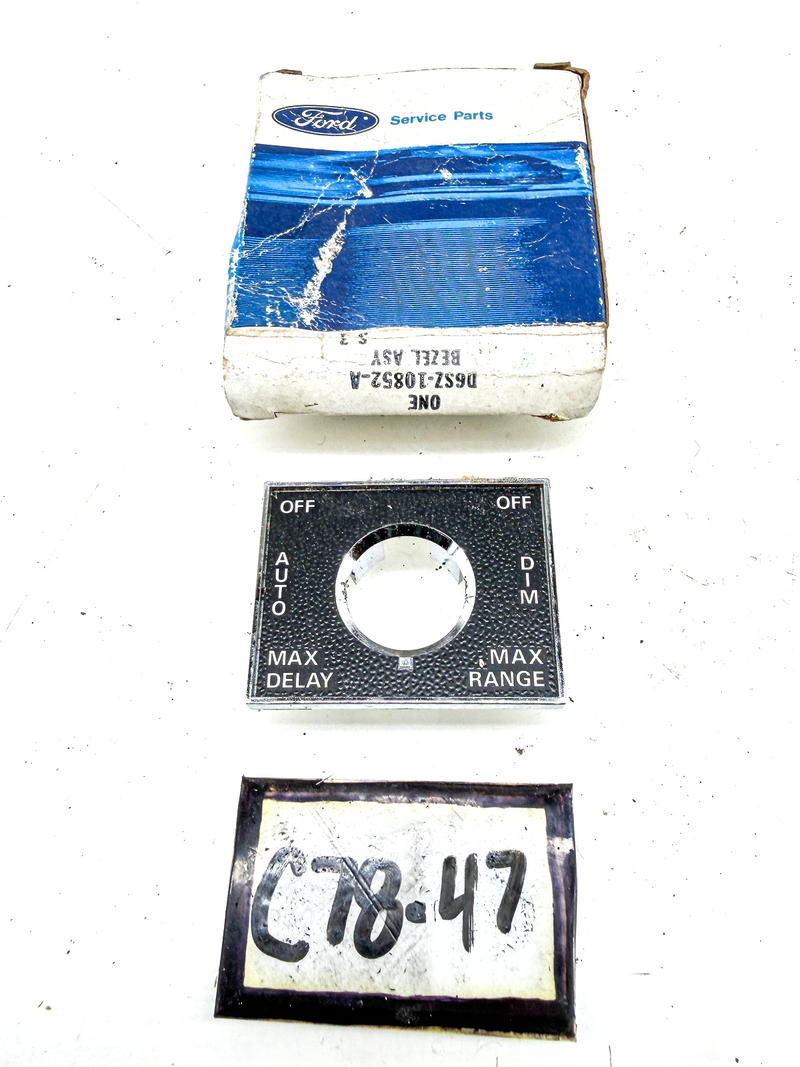 NOS 1976 1977 FORD THUNDERBIRD AUTOLAMP DASH BEZEL D6SZ-10852-A C78-47