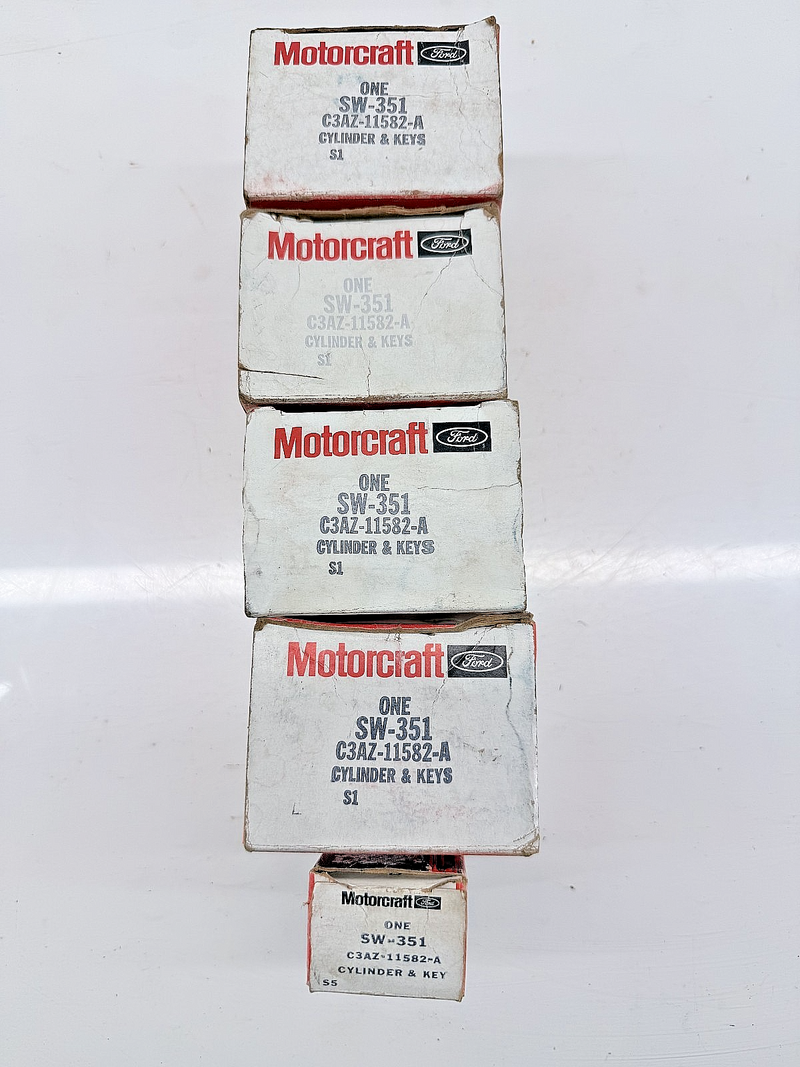 (1) NOS 1960-72 Ford Bronco Galaxie Falcon Ignition Cylinder & Keys C3AZ-11582-A