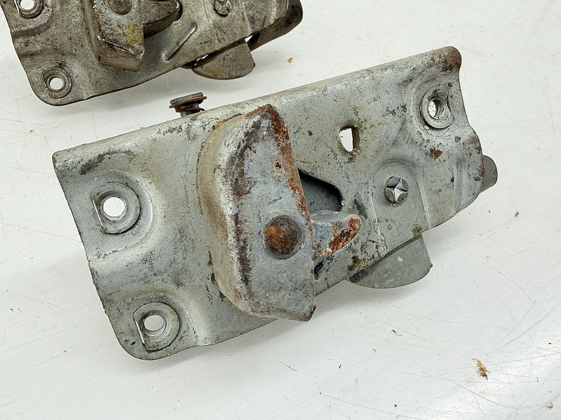 (1)- NOS 1952 1953 1954 1955 Chevrolet Front Door Lock RH GM 3698814 C70-10