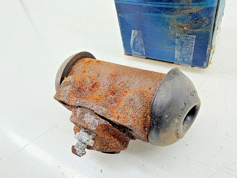 NOS 1967 FORD GALAXIE LTD WHEEL CYLINDER C7AZ-2261-C C77-8