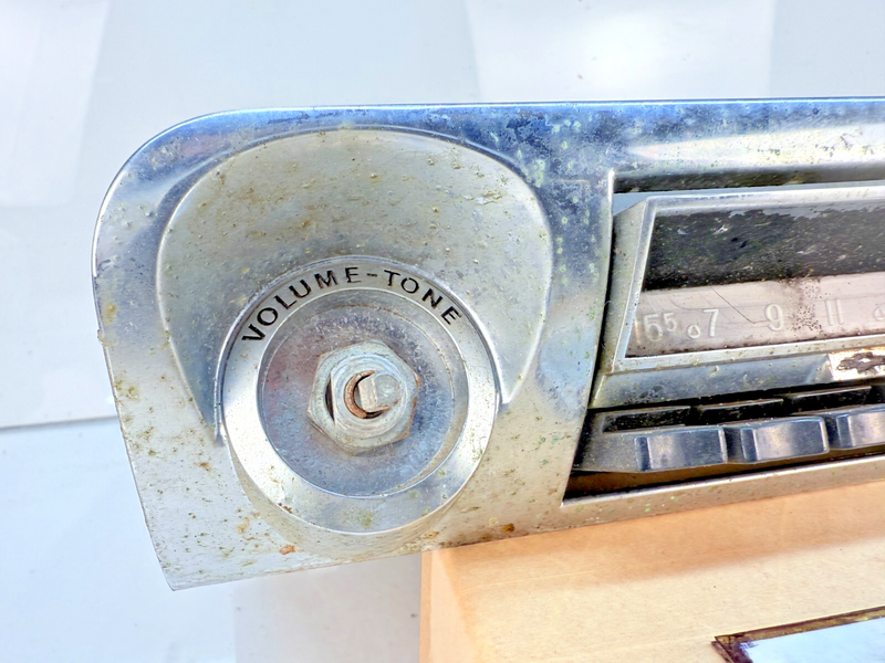 OEM 1959 - 1960 CHEVROLET IMPALA BELAIR BISCAYNE AM RADIO 59 60 B68-1