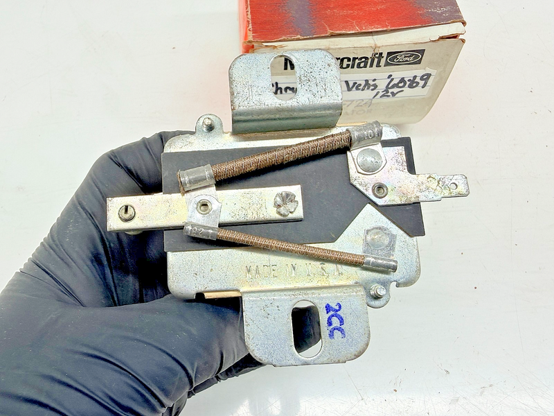 NOS 1960 - 1969 Chrysler Mopar 12V Voltage Regulator GRC-724 VR-101 C75-15