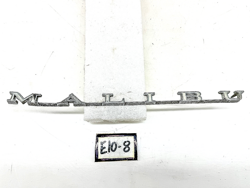 Vintage OEM 1970 CHEVELLE MALIBU BLOCK LETTER BAR EMBLEM 3974320 E10-8