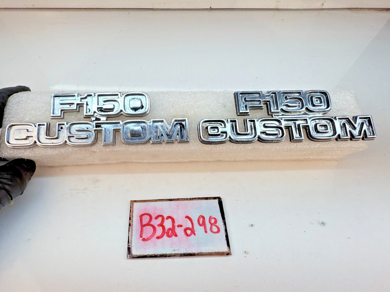 OEM 1973 -1979 F-150 CUSTOM Pair Front Fender Emblem Badge D7TB16702DWC B32-298