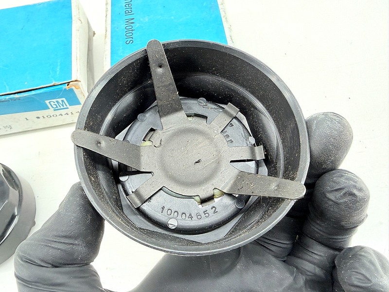 NOS 1986 1987 GM PONTIAC FIREBIRD TRANSAM WHEEL TRIM CAPS 10044146 C67-84