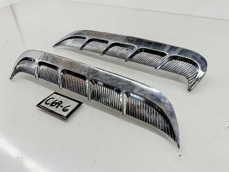 OEM 1964 1965 Mustang Coupe Convertible QUARTER PANEL SIDE TRIM ORNAMENTS C69-6
