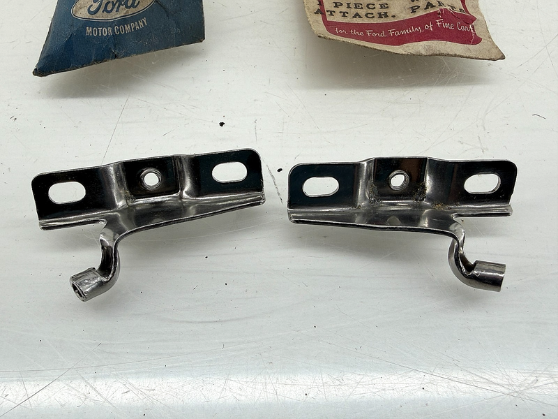 NOS 1960 - 1963 FORD FALCON VENT WINDOW PIVOT BRACKETS C0DZ-6421464-C C67-118