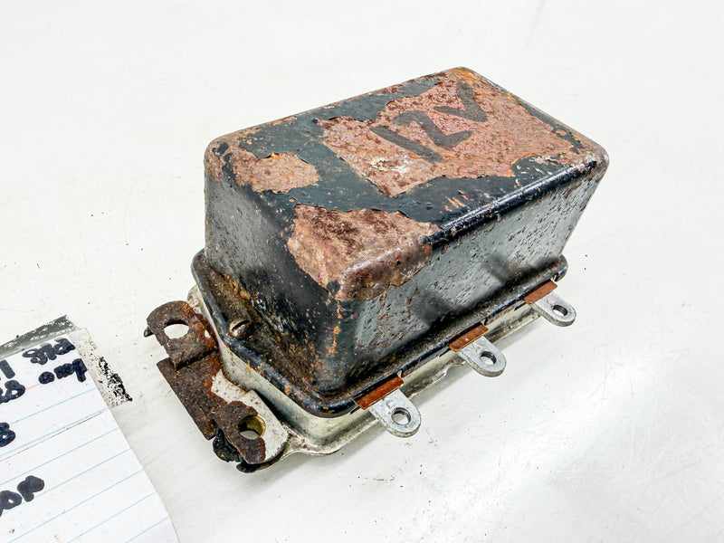 Vintage CHEVROLET GMC RAMBLER 12 VOLT VOLTAGE REGULATOR VR-381 VR-411 C47-91