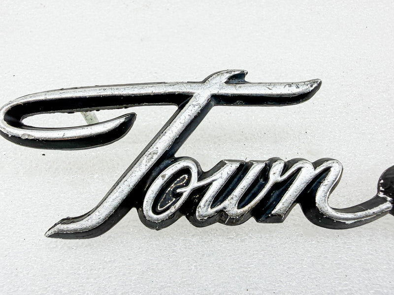 OEM 1969 - 1978 CHRYSLER TOWN & COUNTRY SCRIPT EMBLEM 2902894 E10-69