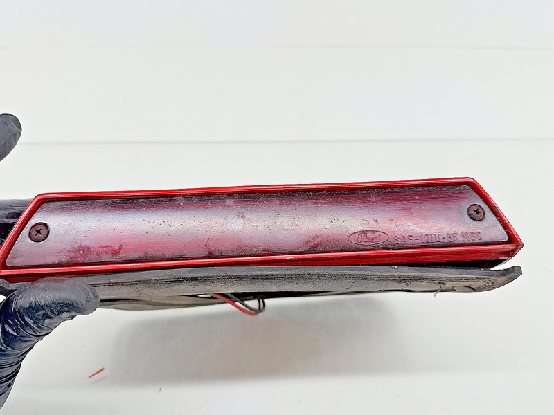 OEM 1987 - 1993 Ford Mustang Third Brake Light Assembly SAE-(2)U-86 MGC C64-39