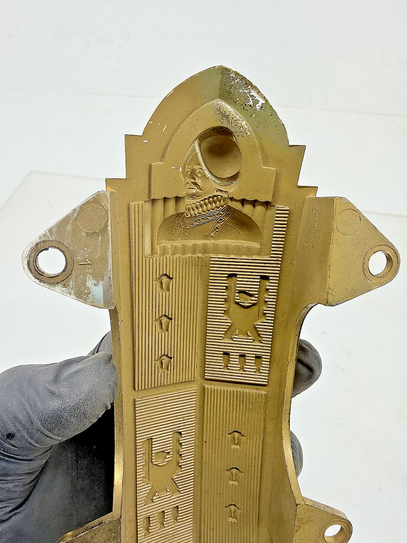 Rare NOS ORIGINAL 1950 De Soto Plastic Hood Emblem OEM Desoto C49-32