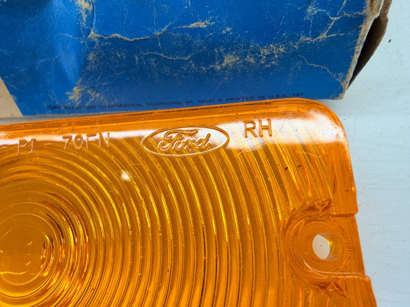 NOS 1971 - 1972 FORD MAVERICK LENS PARKING LAMP RH D1DZ-13208-A C60-34