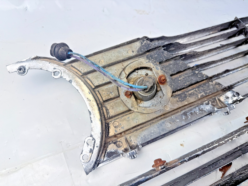 Vintage OEM 1960 Pontiac Bonneville Grill Left Right LH RH 536072 536073 B16-2